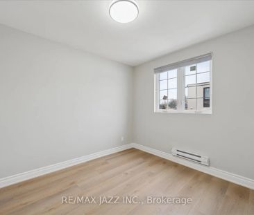 251 Simcoe Street S #204 - Photo 2