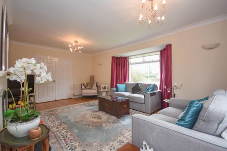 Lewis Close, ., Shenfield - Photo 2