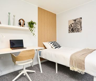 5 Bed Semi-Detached House, College Way, BS34 - Photo 3