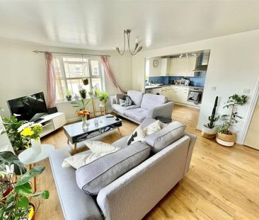 2 bedroom flat to rent - Photo 2
