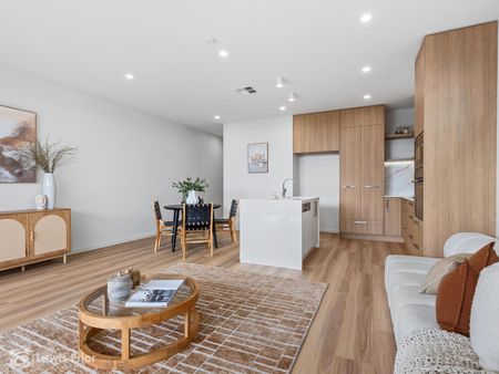 Brand New - Sleek & Easy-Care Living - Photo 3