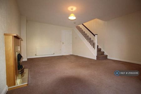 3 bedroom semi-detached house to rent - Photo 3