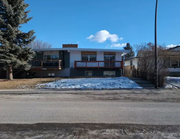 Open Space 3 Bedroom Modernized Duplex | Calgary - Photo 1