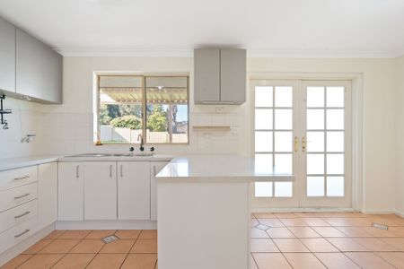 Three Bedroom Home in Orelia - Photo 2