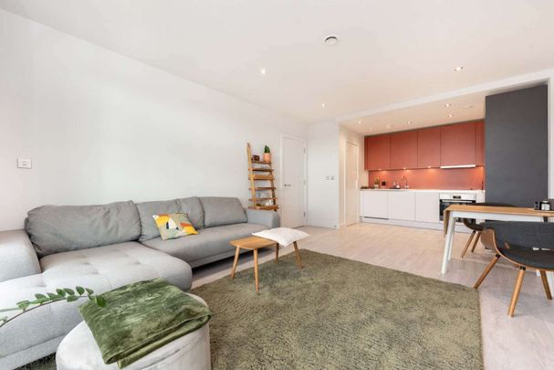 Beautiful two bedroom, two bathroom apartment with balcony. - Photo 1