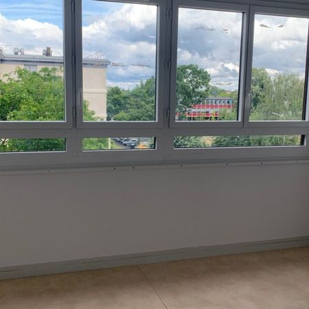 Appartement 4 pièces situé à Tours centre (Sanitas) dans une résidence de 4 étages sans ascenseur. - Photo 3