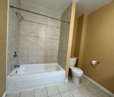 For Lease - 139 1/2 John Street Unit# 5, Hamilton, Ontario - Photo 4