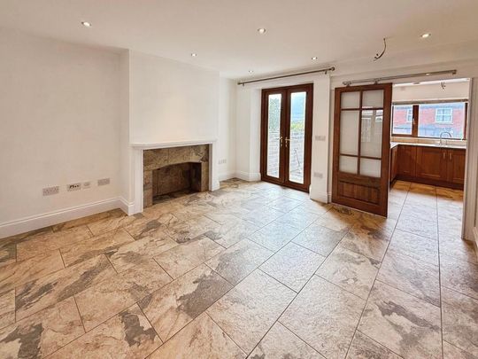 4 bedroom terraced house to rent - Photo 1