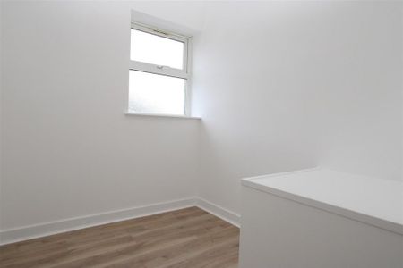 2 bedroom semi-detached house to rent - Photo 5