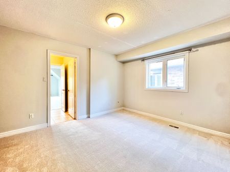 For Lease - 3306 Fox Run Circle, Oakville, Ontario - Photo 2