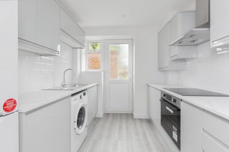 3 bedroom terraced house to rent - Photo 5