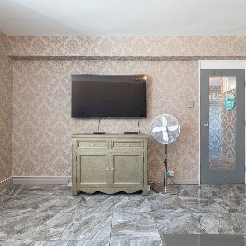 2 Bed Flat, Sullivan House, SW1V - Photo 1