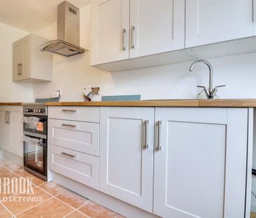 3 bedroom terraced house to rent - Photo 3