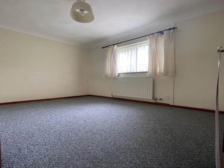 3 bedroom detached bungalow to rent - Photo 3