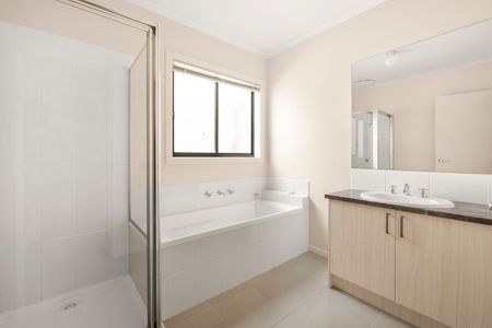 Northside Family Home - Photo 2