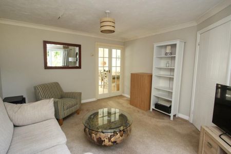 3 bedroom semi-detached house to rent - Photo 5