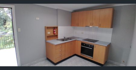 Newly Renovated 2/3 bedroom apartment - Photo 2