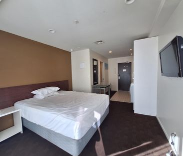 One-Bedroom Apartment in the Prestigious Quadrant - Photo 6