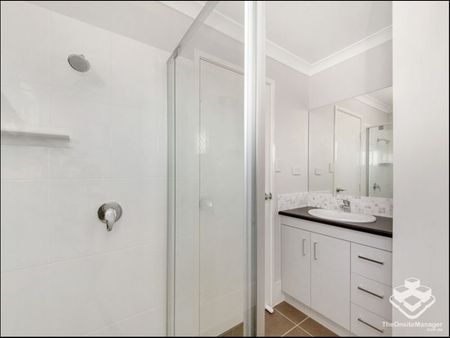 Large 3 Bedroom Townhouse avail: 16/11/2024 - Photo 3