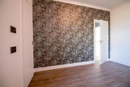 7 Bed Terraced House, High Road, NW10 - Photo 2