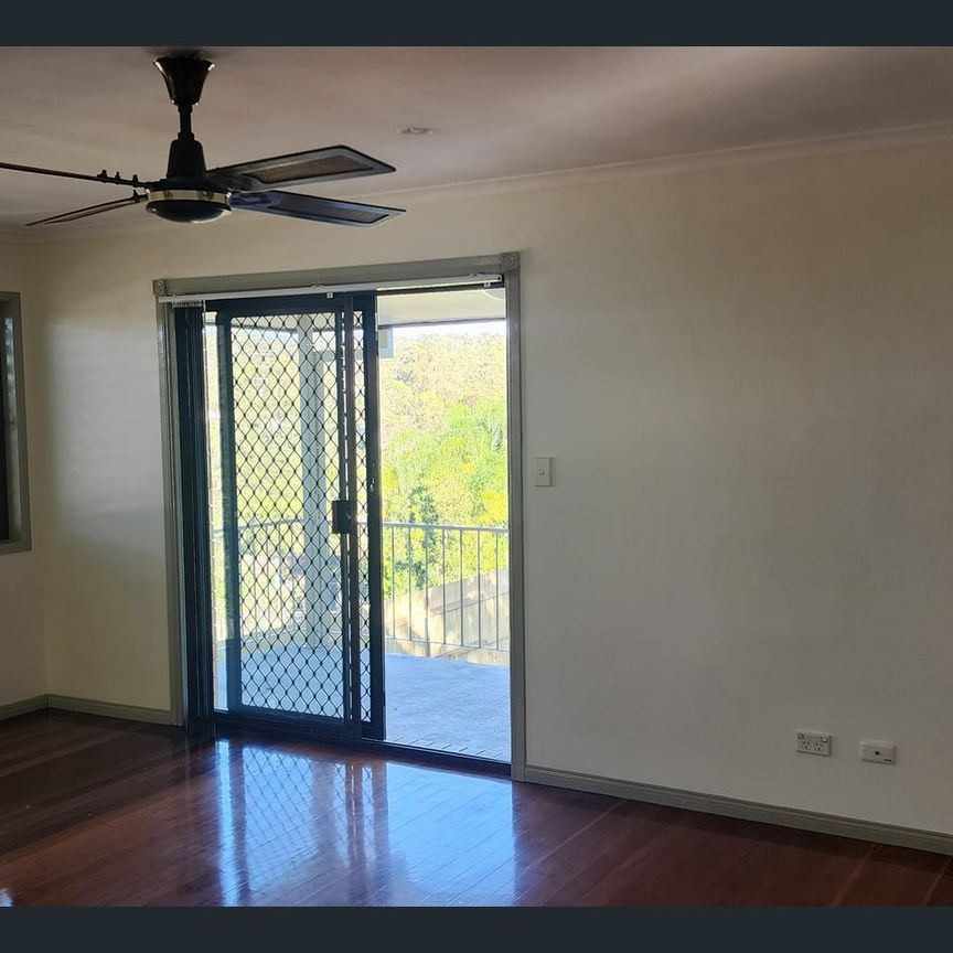 Recent renovated, stunning views - Photo 1