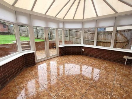 4 bedroom semi-detached house to rent - Photo 4