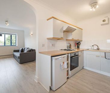 2 bedroom flat to rent - Photo 2