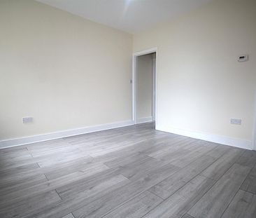 3 Bedroom House - End Terrace To Let - Photo 4
