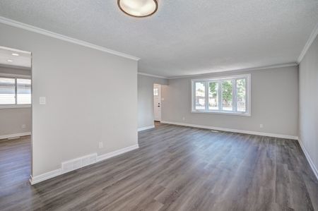 For Lease - 78 Barwood Crescent, Kitchener, Ontario - Photo 2