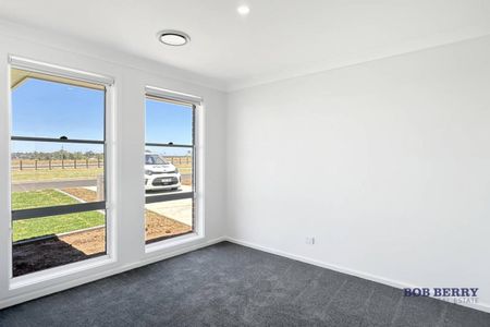 Stylish & Spacious Brand New Four Bedroom Home - Photo 4