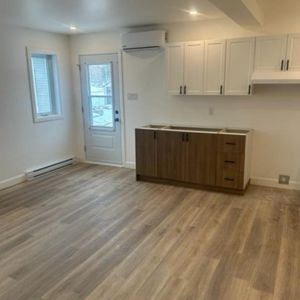 Beau 3 1/2 à louer Rénové - Magog ( Triplex ) 1er JUILLET 2026 - Photo 2