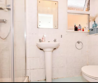 1 bedroom in a flat share to rent - Photo 5