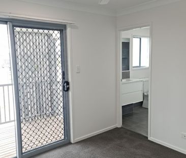 Avail 16/01/26-3 BED 2 BATH TOWNHOUSE WITH FULLY DUCTED AIR - Photo 2