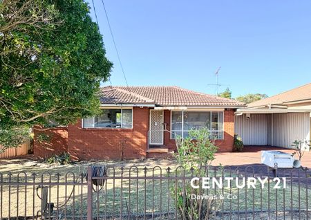 Charming 3-Bedroom Home with Spacious Backyard - Photo 5