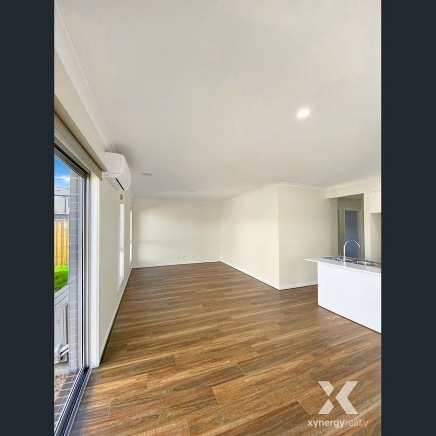 Immaculate 4 Bedroom Family Home in Rockbank - Photo 1