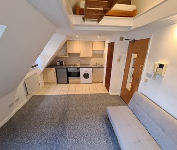 Studio Flat, Morden Road, SW19 - Photo 1