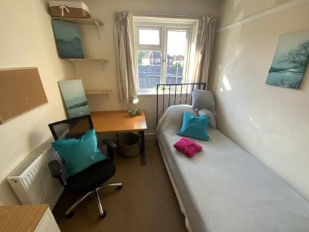 6 bedroom semi-detached house to rent - Photo 3