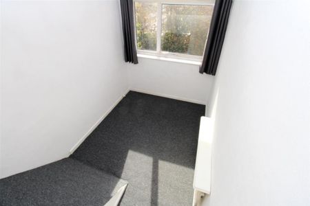 3 bedroom end of terrace house to rent - Photo 3