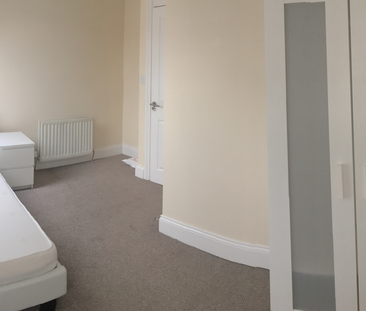 Cheltenham Terrace Unit 6 - Photo 2