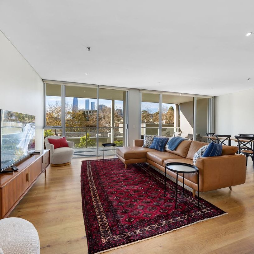 Immaculate Waterside Residence - Photo 1