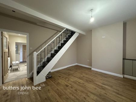 3 bedroom semi-detached house to rent - Photo 4