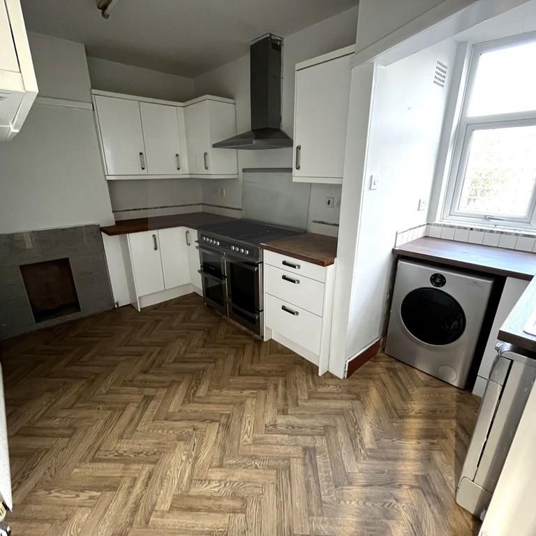 3 bedroom semi-detached house to rent - Photo 1