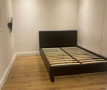 Studio Flat, Oulton Crescent, IG11 - Photo 1