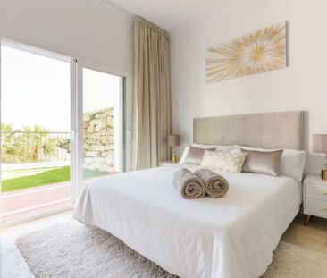 Luxury Apartment for rent in Benahavís, Spain - Photo 5