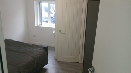 1 bedroom in a house share to rent - Photo 2