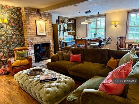 1 bedroom in a house share to rent - Photo 1