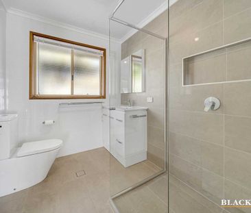 SPACIOUS, SINGLE LEVEL HOME - Photo 6