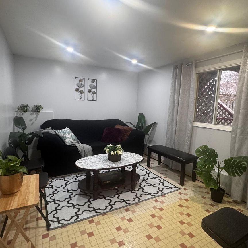 For Lease - 2 Glenheather Terrace Unit# Lower, Toronto, Ontario - Photo 1