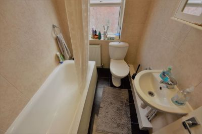 4 bedroom House in Ashville Road (4 Bed), Leeds - Photo 5