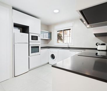 2 room luxury Apartment for rent in Estepona, Andalusia - Photo 1